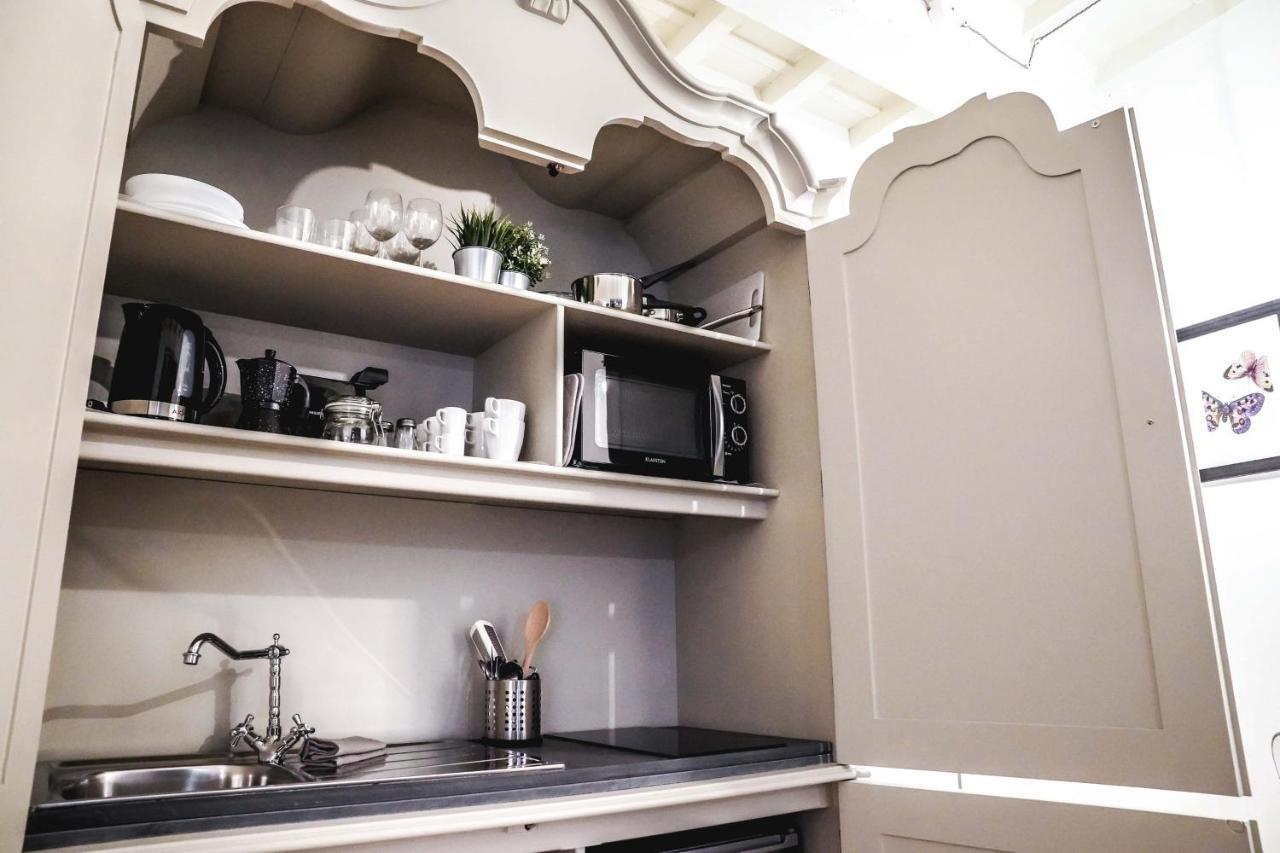 Art Apartment Black & White Suite Флоренция Екстериор снимка