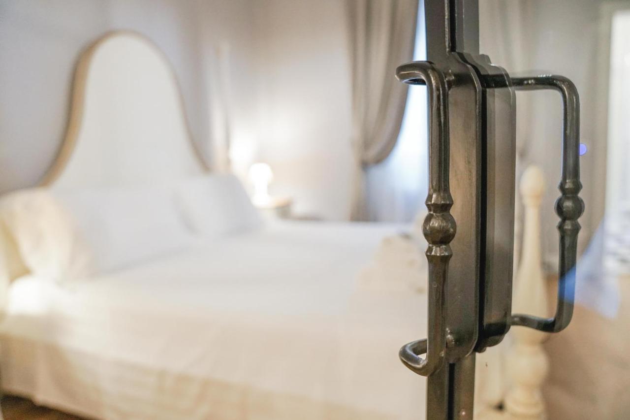 Art Apartment Black & White Suite Флоренция Екстериор снимка