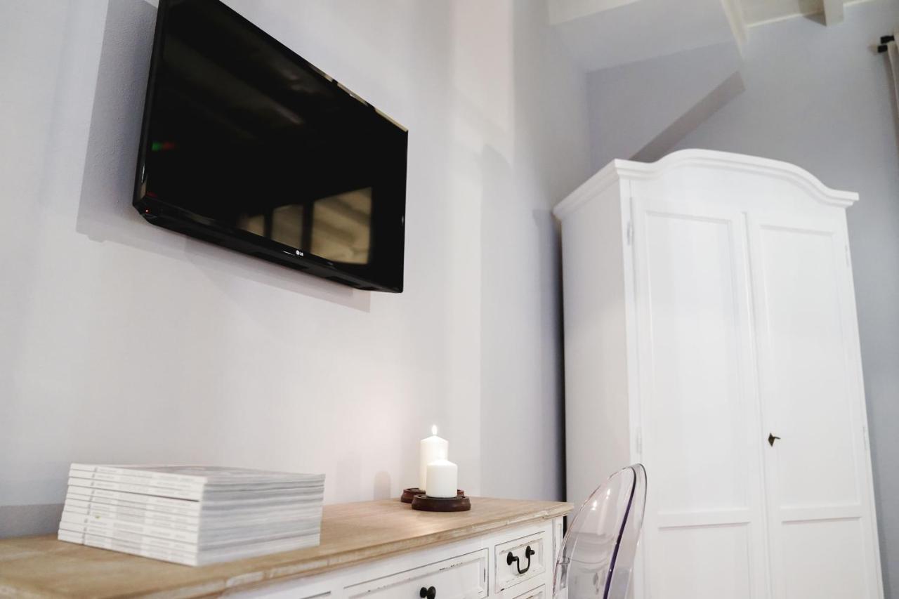 Art Apartment Black & White Suite Флоренция Екстериор снимка