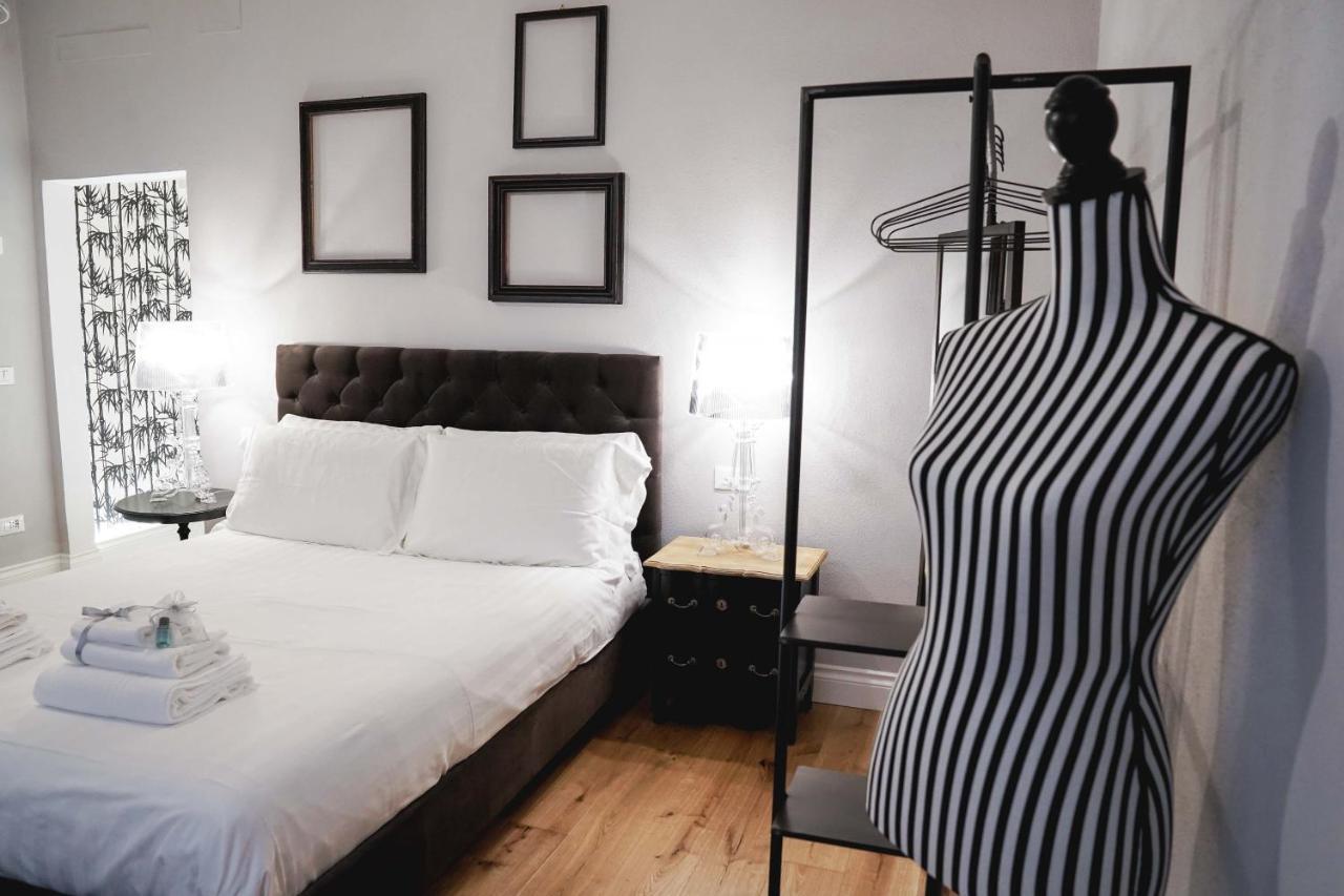 Art Apartment Black & White Suite Флоренция Екстериор снимка