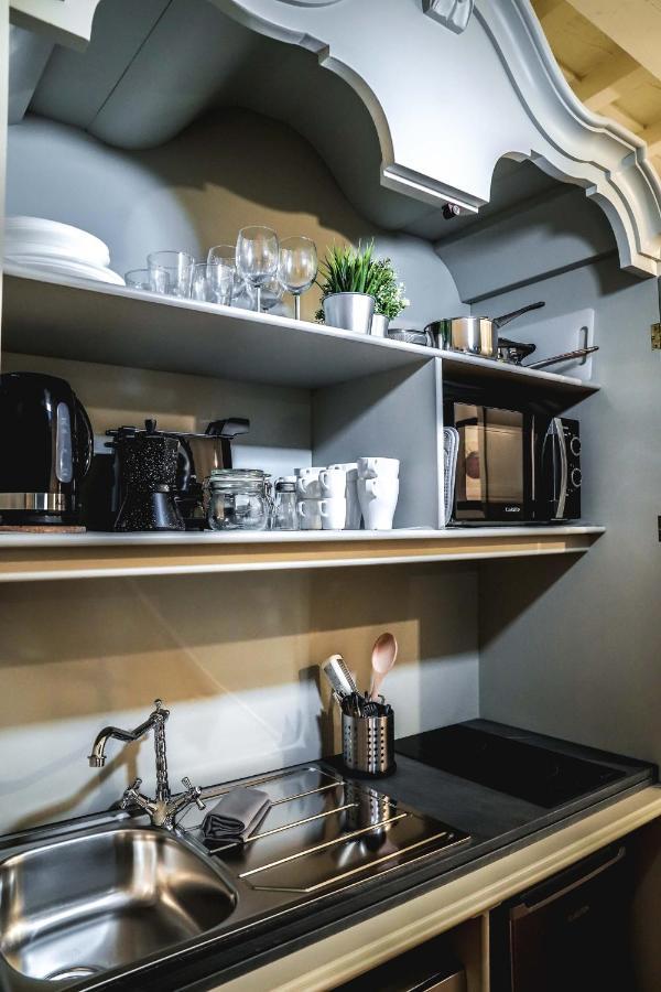 Art Apartment Black & White Suite Флоренция Екстериор снимка
