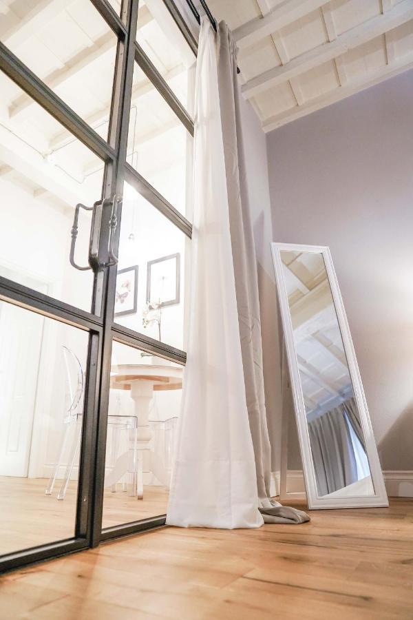 Art Apartment Black & White Suite Флоренция Екстериор снимка