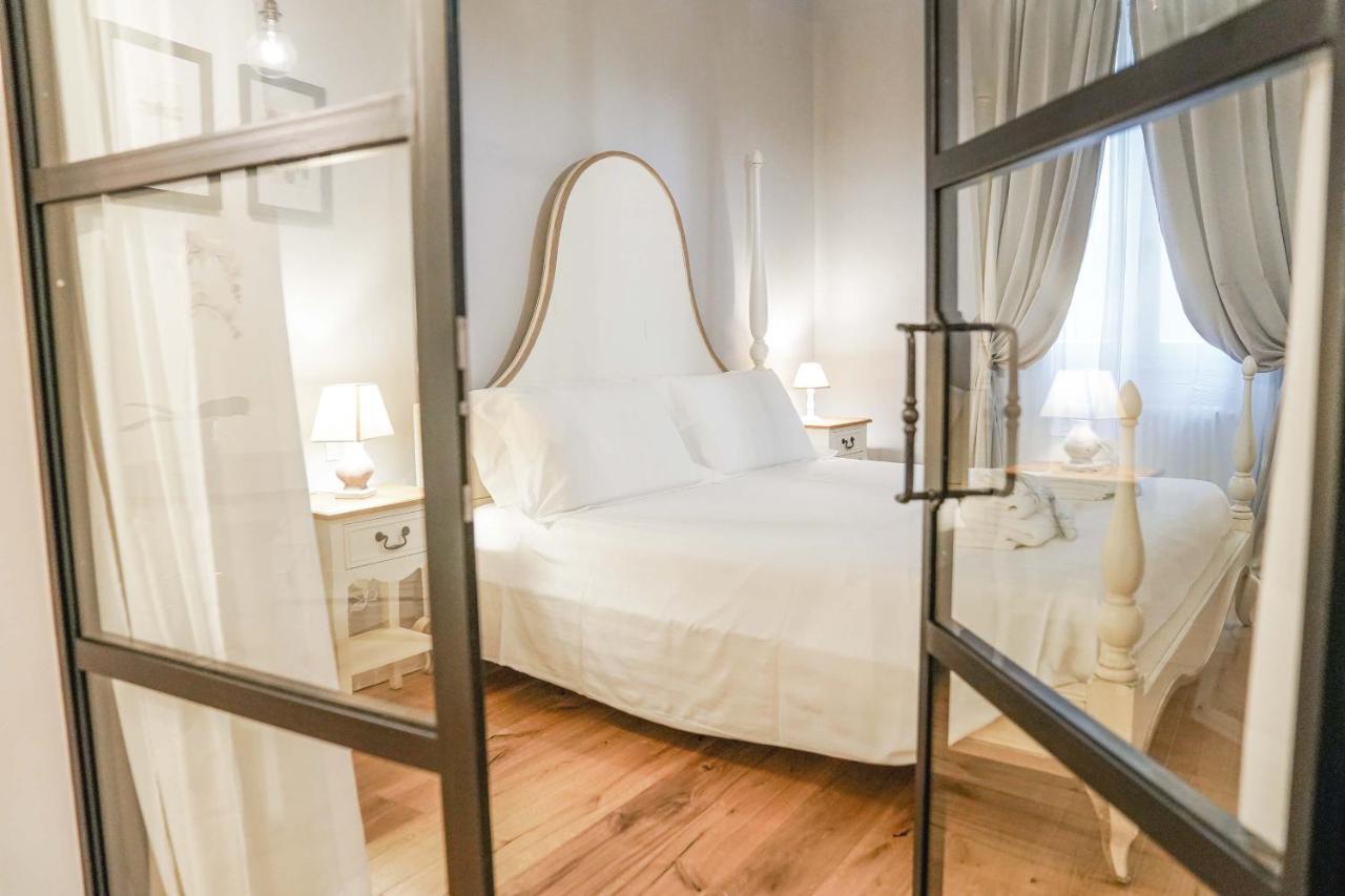 Art Apartment Black & White Suite Флоренция Екстериор снимка