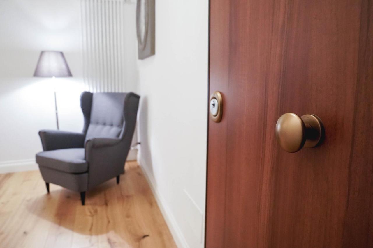 Art Apartment Black & White Suite Флоренция Екстериор снимка
