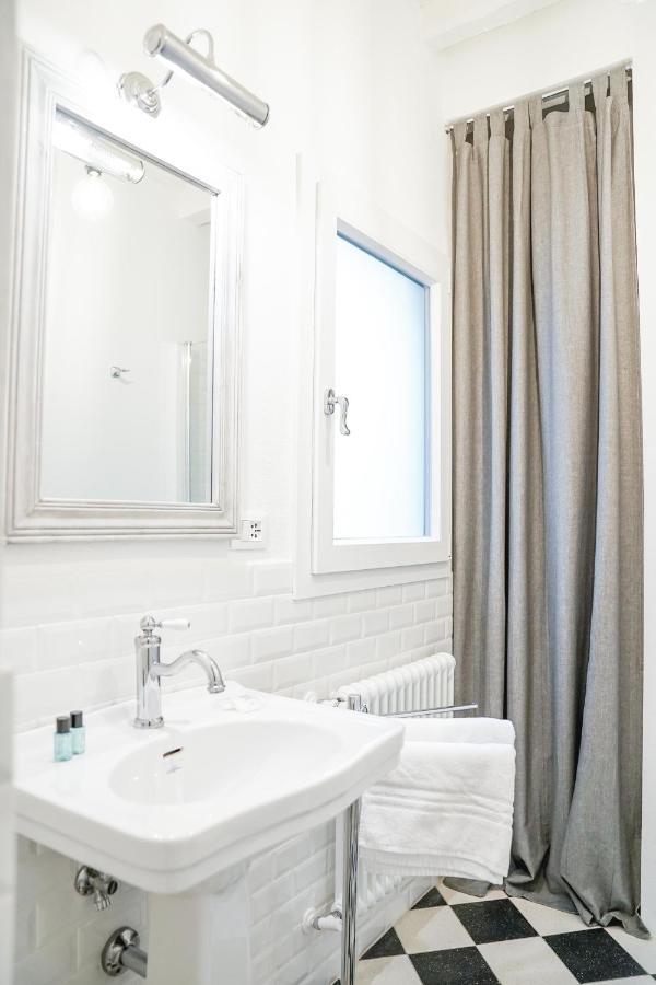 Art Apartment Black & White Suite Флоренция Екстериор снимка
