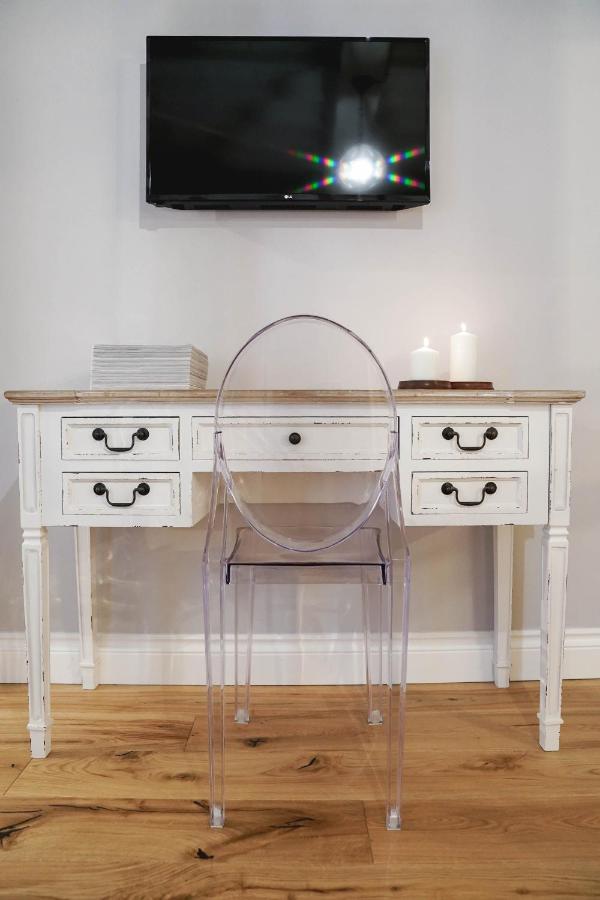 Art Apartment Black & White Suite Флоренция Екстериор снимка